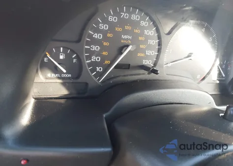 2002 Saturn S-Series Sl2 z USA, uszkodzony, nr VIN 1G8ZK52722Z125650